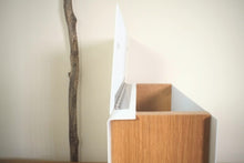 Load image into Gallery viewer, JUDD Modern Wood Mailbox | White Oak
